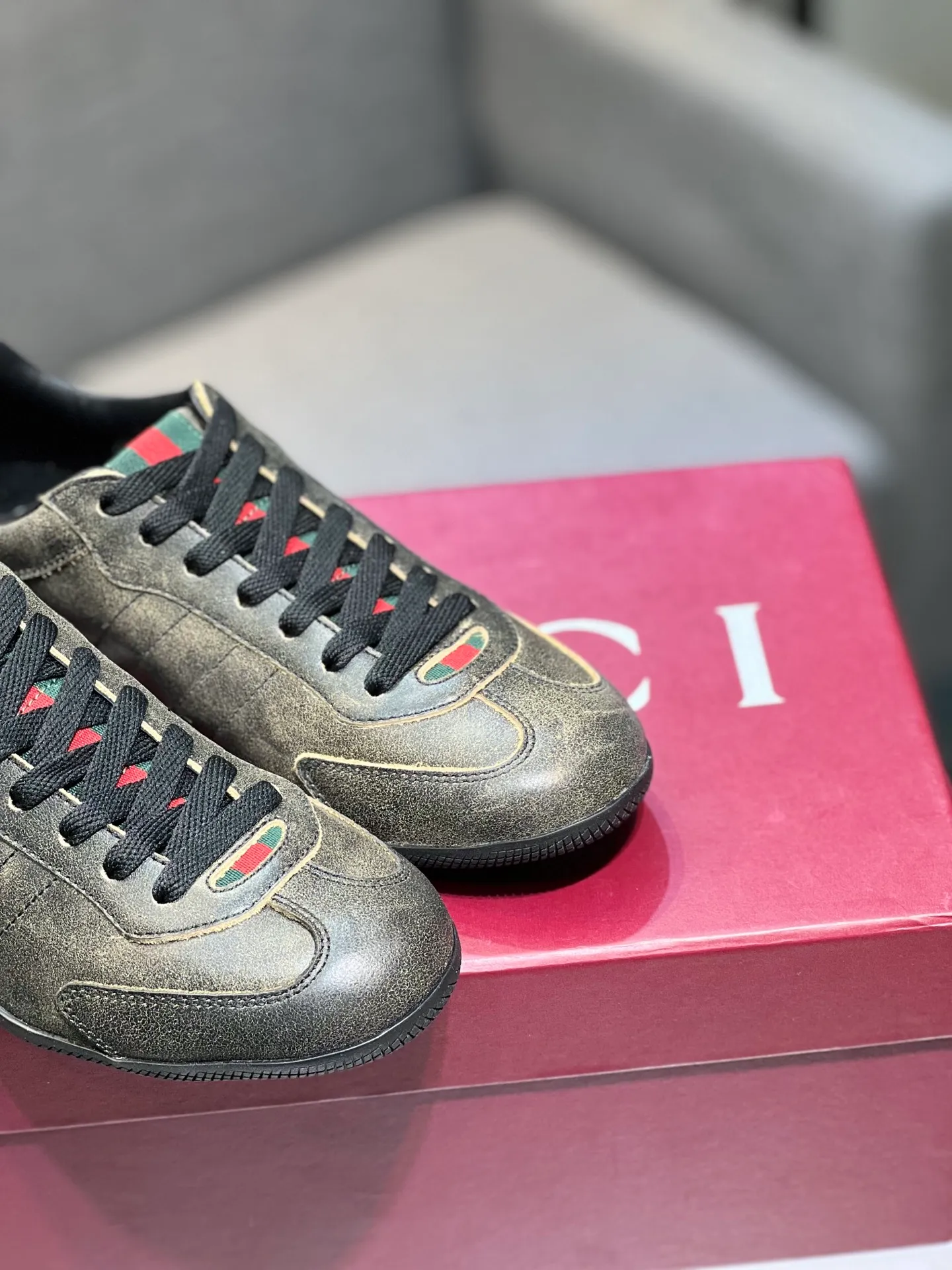 Men's shoes 💰580 Gucci Gucci small dirty shoes full series upgrade, long-term production GG Gucci series old casual small dirty shoes catwalk style ZP developed pure original version... metal double G crystal cylindrical mark... Gucc original pattern webbing... upper color rubbed cowhide matte stitching classic double G cloth, code number: 35-44 (female 41, male 45. Customization is not returnable) Fabric: original custom cowhide Inner: original custom cowhide Feet: original cowhide injection molding. Outsole: original open molding sole. Packaging: original full set of packaging. Color: official website updated simultaneously.